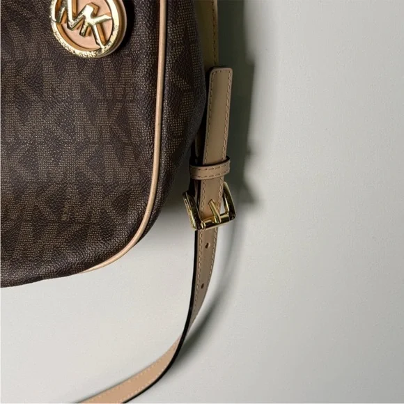 Michael Kors Signature Brown and Cream Shoulder Bag - Picture 3 of 6